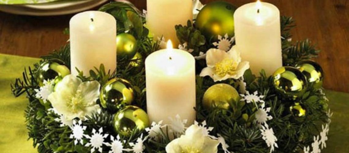 White-and-green-Christmas-candles-decoration