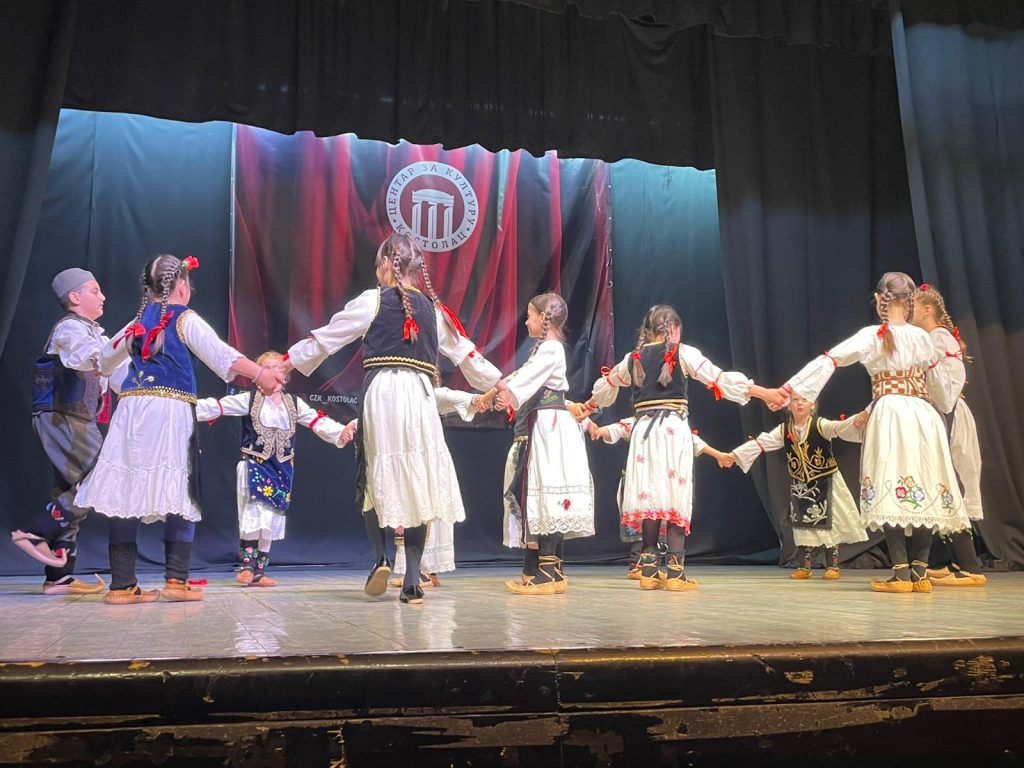 ФОЛКЛОРЦИ ИЗ РАБРОВА НА ФЕСТИВАЛУ У КОСТОЛЦУ
